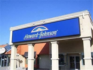 Howard Johnson Hamilton Exterior photo