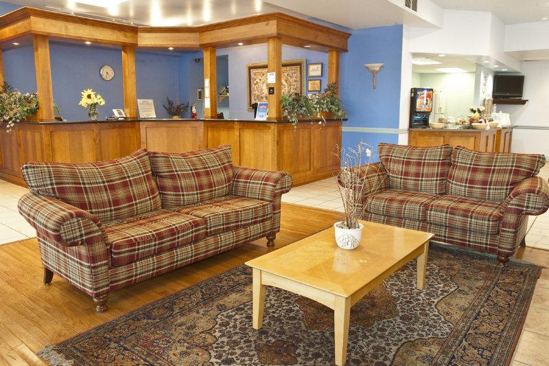 Howard Johnson Hamilton Interior photo